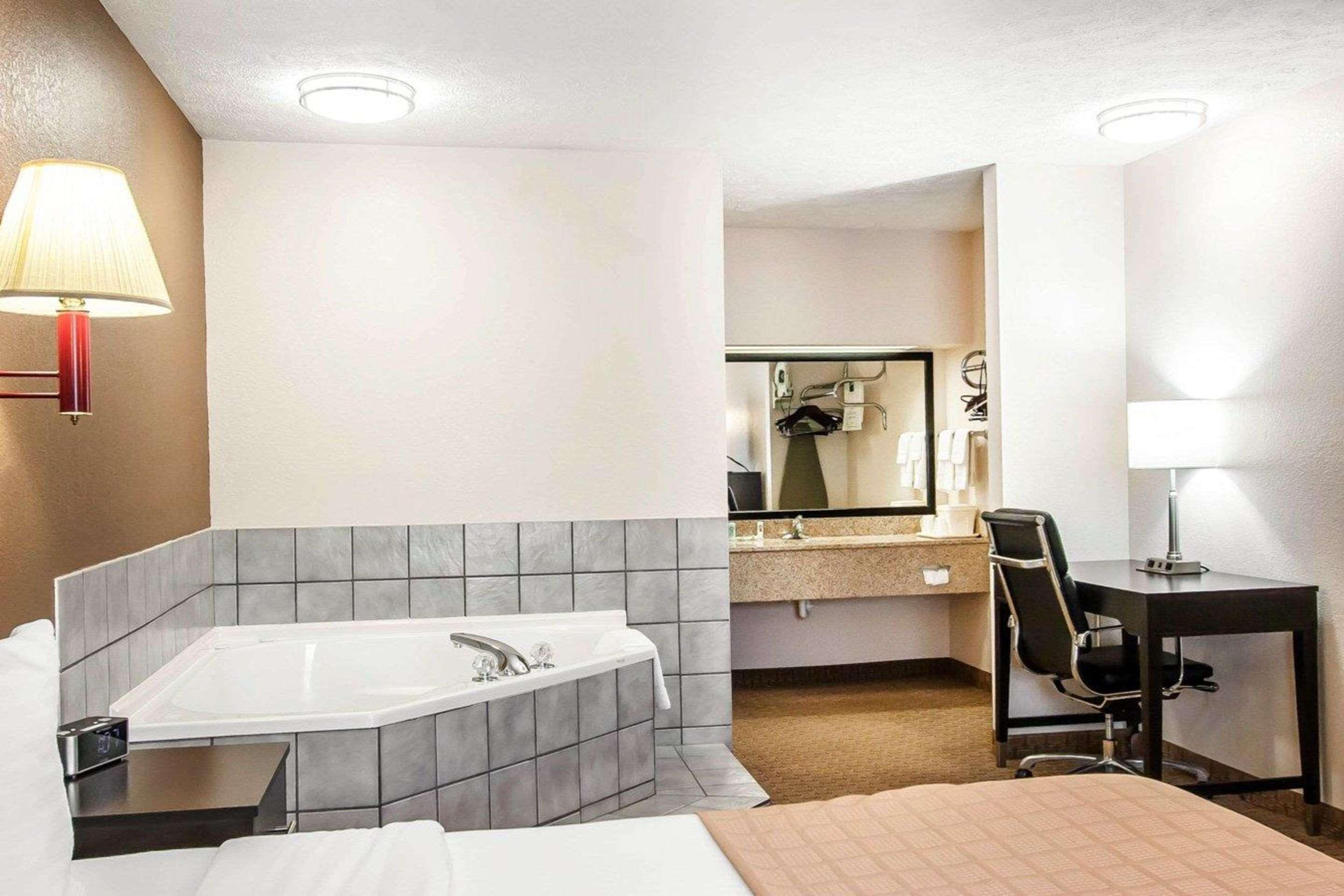 Quality Inn Savannah South Экстерьер фото